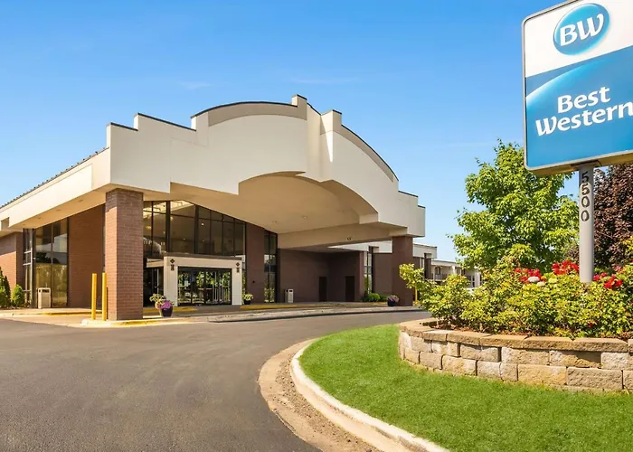 Discover the Best Hotels Near Grand Rapids Airport Offering Shuttle Service